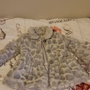 Cute faux fur Calvin Klein little girls peacoat.